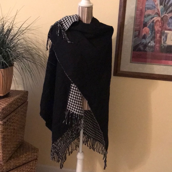 Reversible B&W wrap - Picture 2 of 4